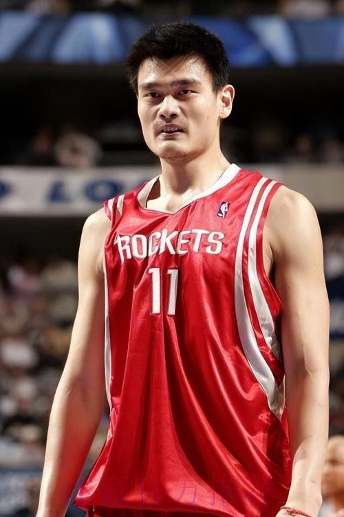 十年前姚明2000万收购上海队，17年出售赚了多少？